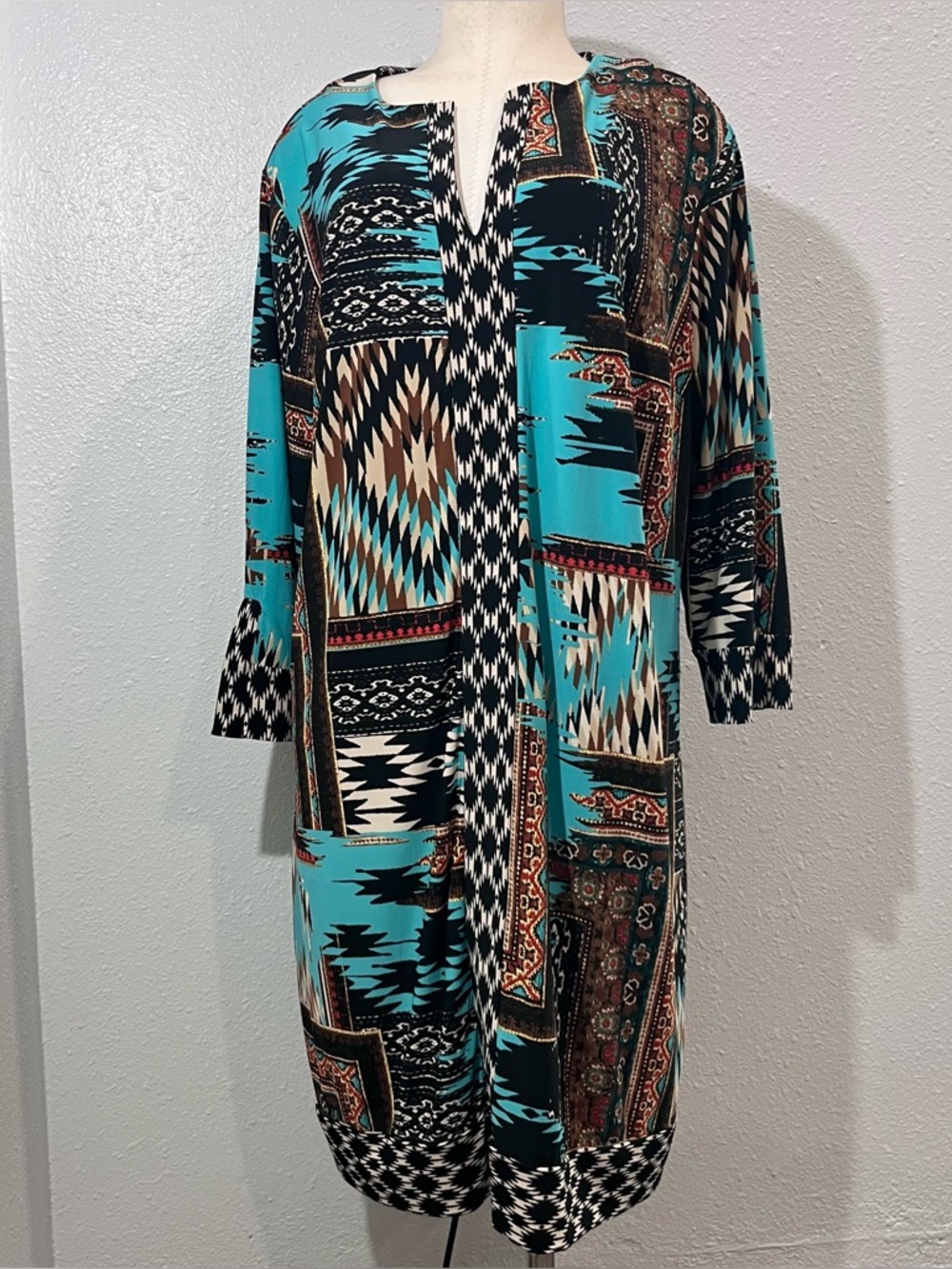 Signature Camryn Sz 2X Turquoise Aztec
Boho Dress W 3/4 Sleeves & V Neck